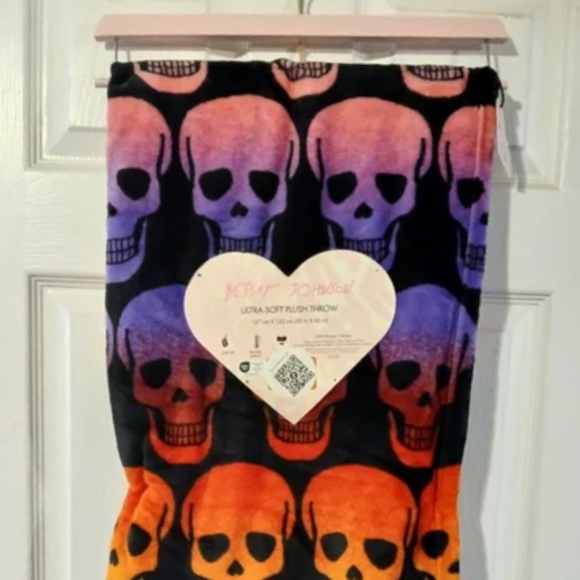Betsey Johnson Other - Betsey Johnson NWT Rainbow Skull 50 × 60 Inch Plush Throw